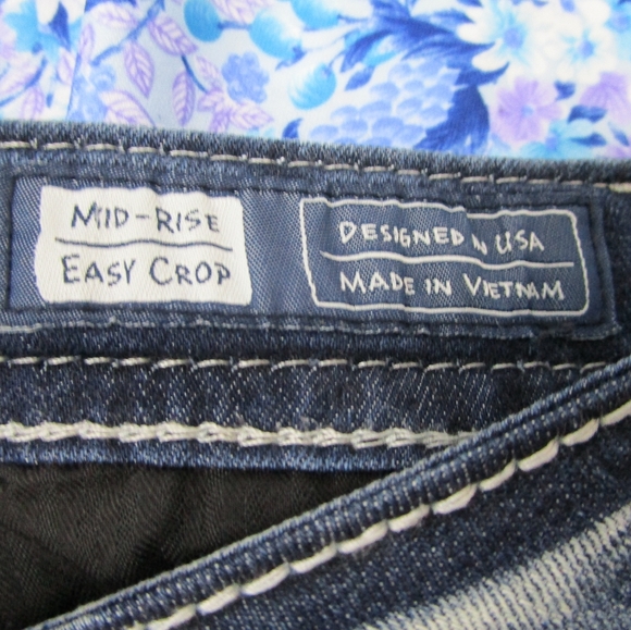 Miss Me Cropped Jeans - Picture 6 of 8